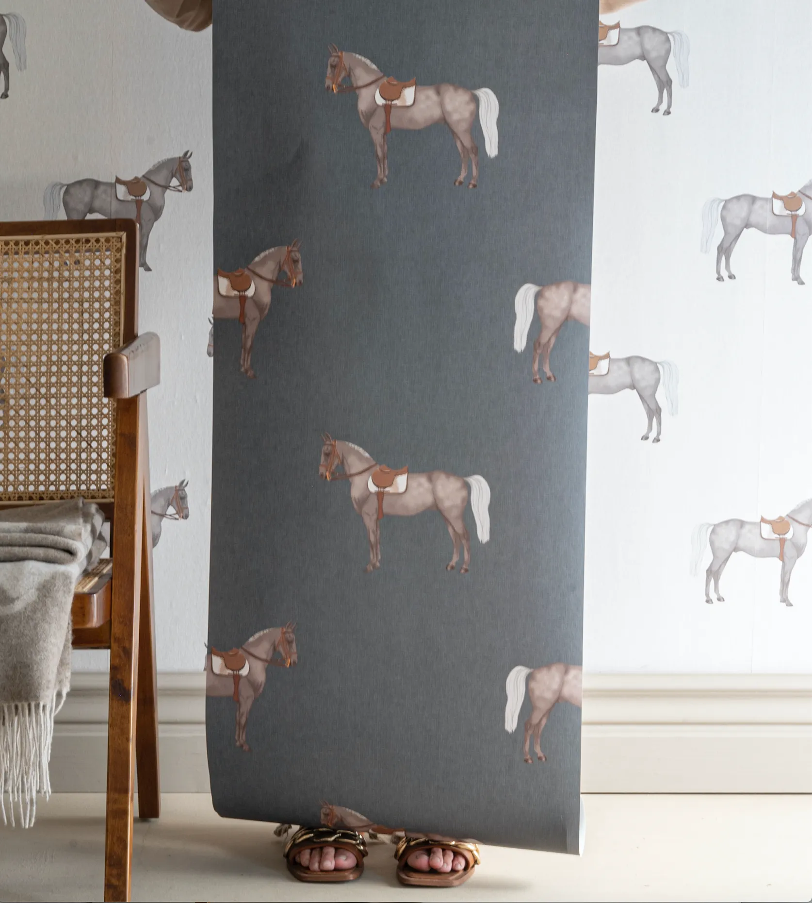 17-09-007-50 Wallpaper Petit Horse Dark Gray