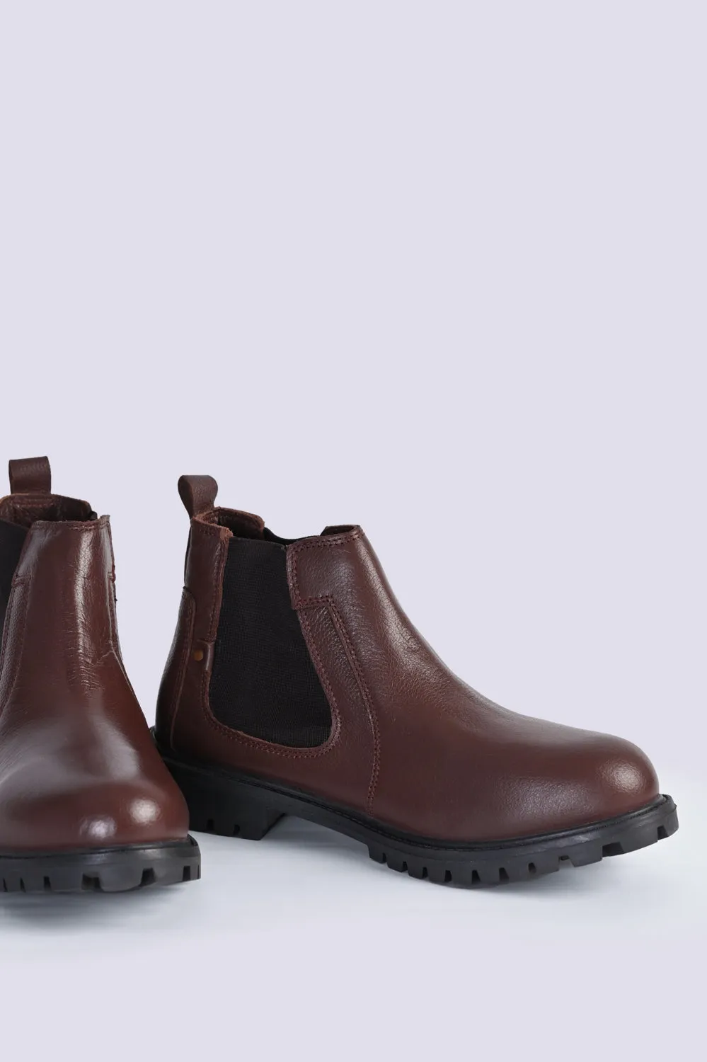 CHELSEA BOOTS