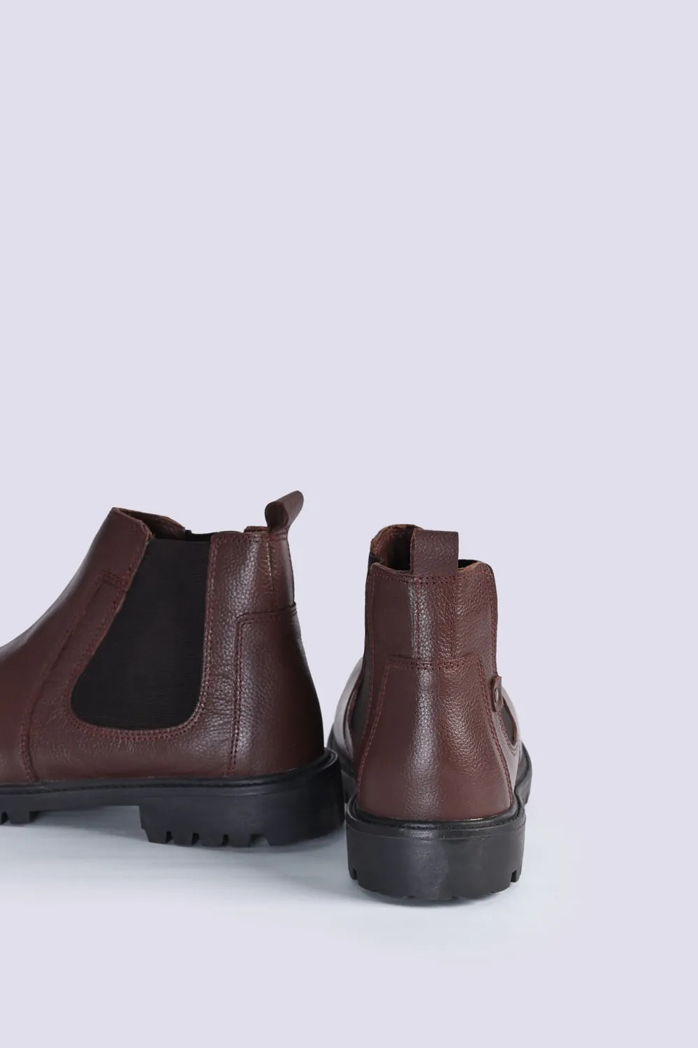 CHELSEA BOOTS