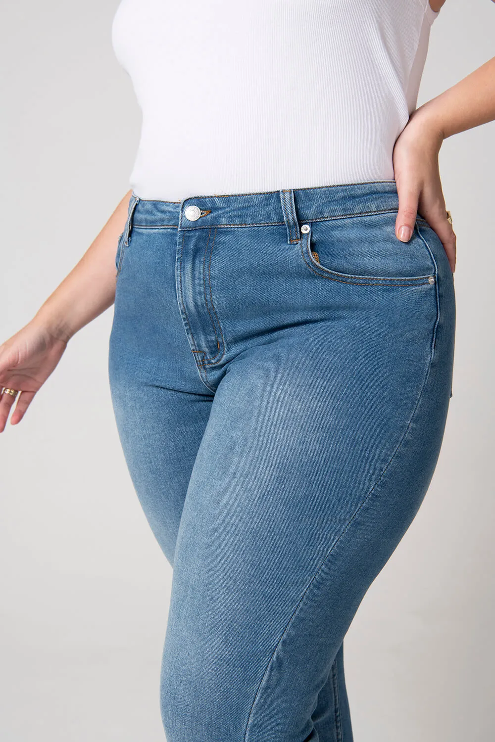 Curve Slim Fit Mom Jeans - Mid Blue