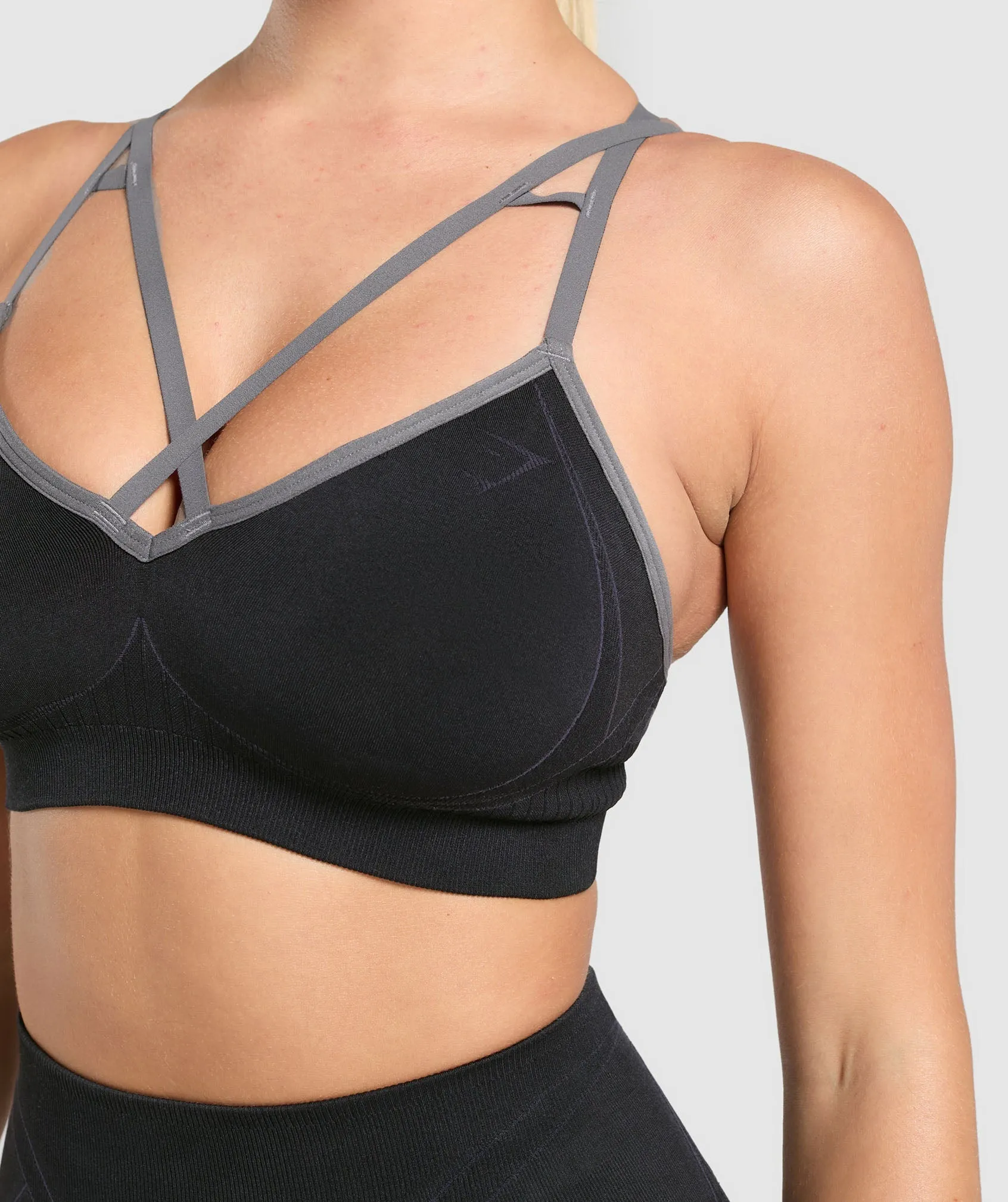 Gymshark Apex Contrast Sports Bra - Black/Brushed Grey