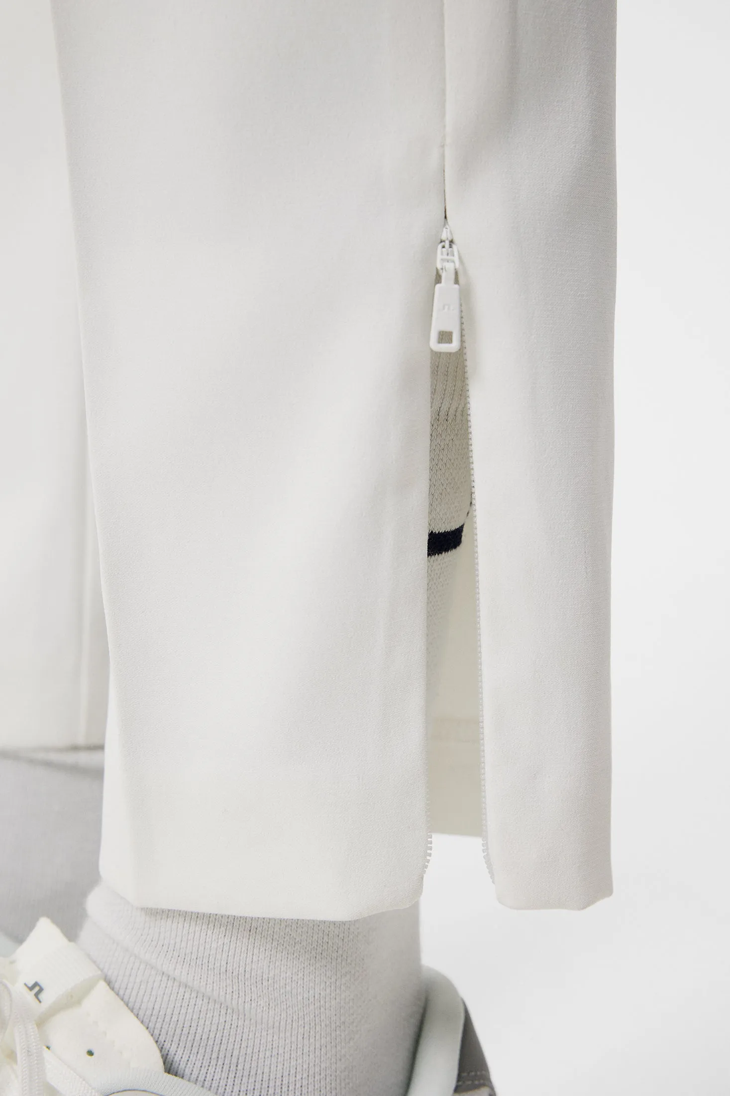 Pia Pant / White