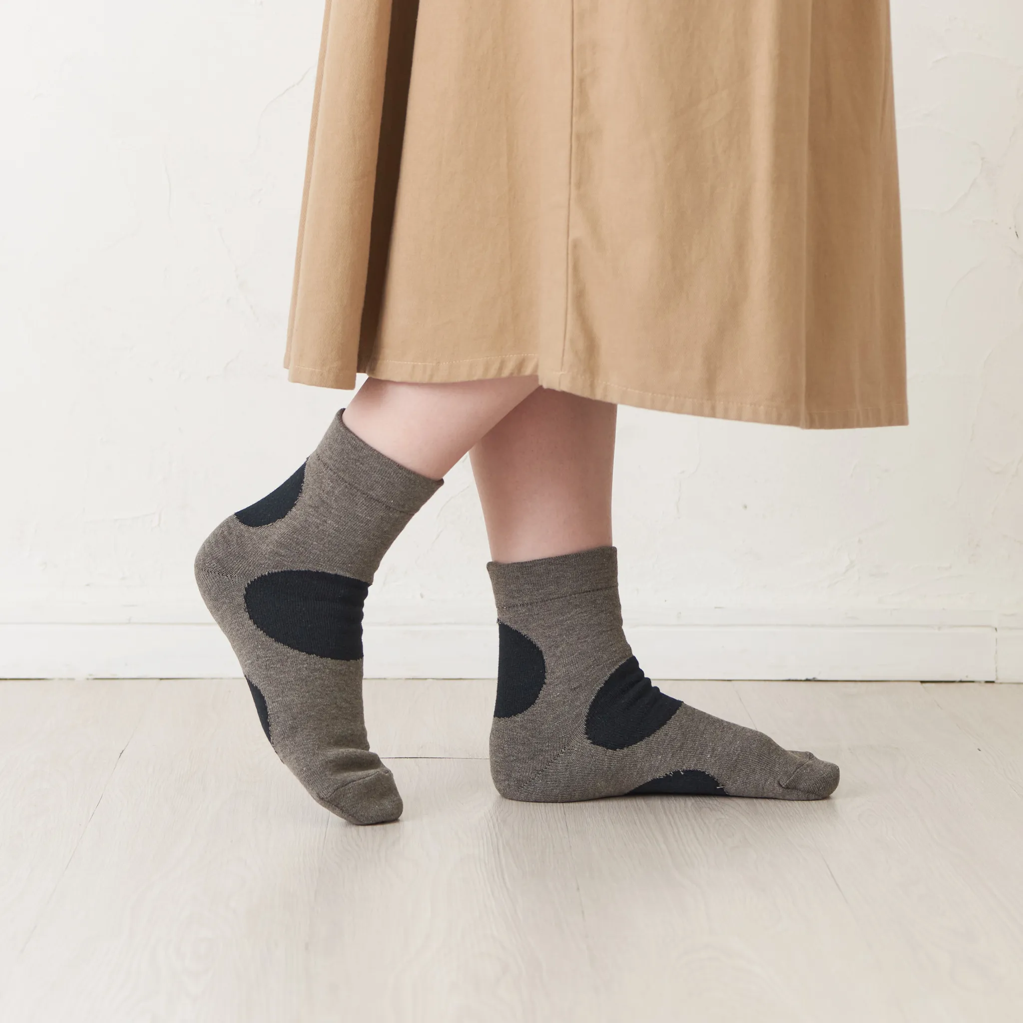 Smooth-heel socks double-layer wool blend [Large dots] - 659